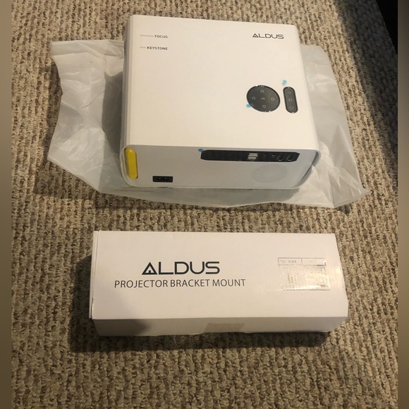 Brand New Projector - Picture 6 of 7